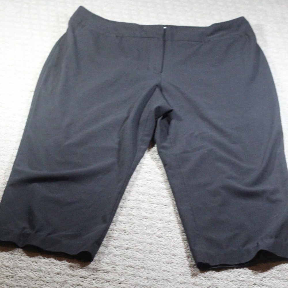 Chico's Black High Rise Capri Pants